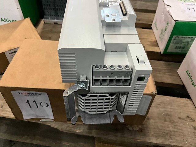 Lenze i51be311f10v10000s 11 kw frequentieregelaar - afbeelding 4 van  7