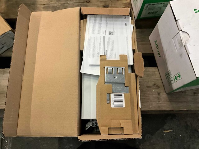 Lenze i51be311f10v10000s 11 kw frequentieregelaar - afbeelding 7 van  7