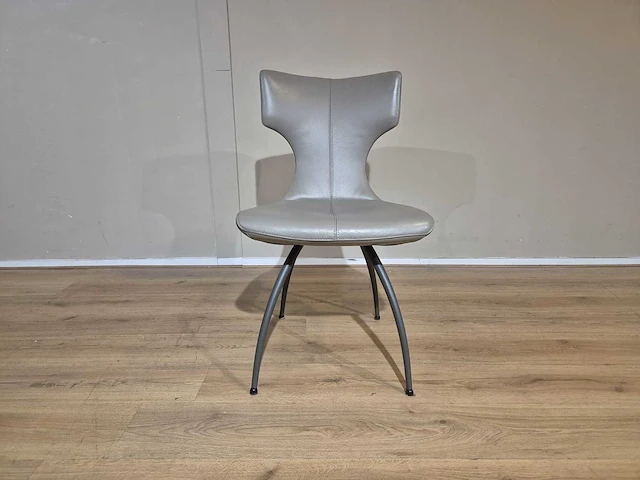 Leolux - callas - eetkamerstoelen - showroommodel - afbeelding 4 van  15