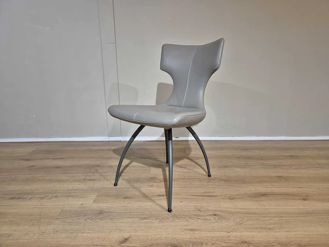 Leolux - callas - eetkamerstoelen - showroommodel - afbeelding 5 van  15