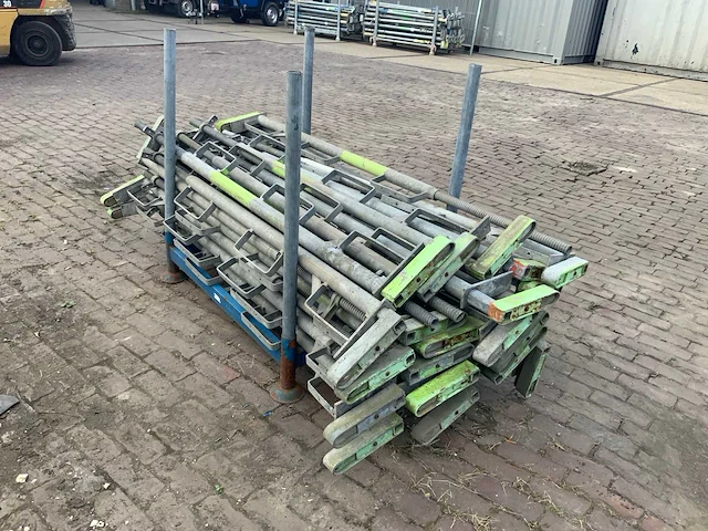 Leuningstaanders steigermateriaal (40x) - afbeelding 2 van  2