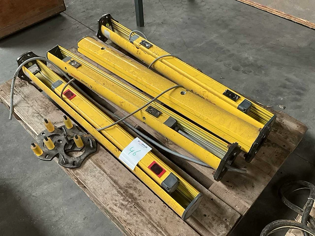 Leuze lumiflex udc 1000 statief (4x) - afbeelding 1 van  3