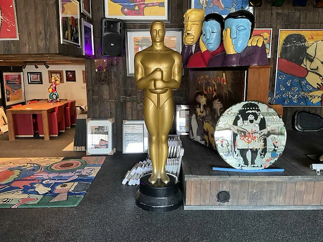 Levensgroot oscar beeld - afbeelding 1 van  8