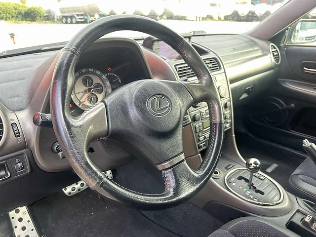 Lexus - 1999 - is - 200 executive - personenauto - afbeelding 4 van  28