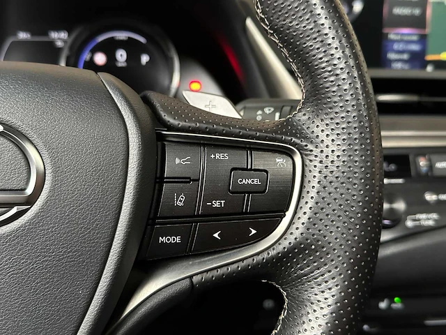 Lexus es 300h f sport line 178pk 2019, zn-650-b - afbeelding 31 van  63