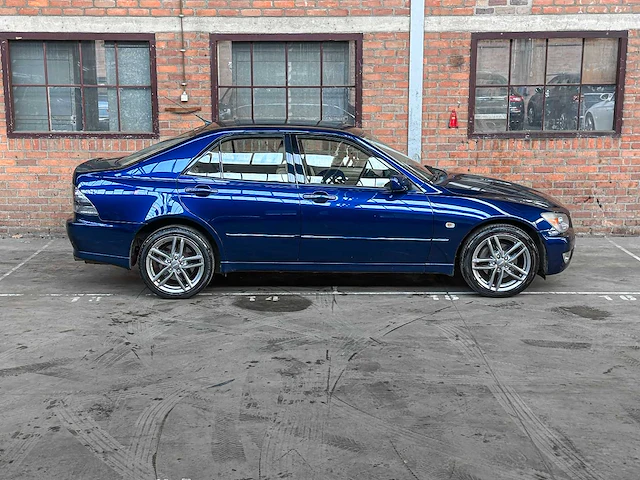 Lexus is 200 business 155pk 2004, 58-pf-jb - afbeelding 2 van  46
