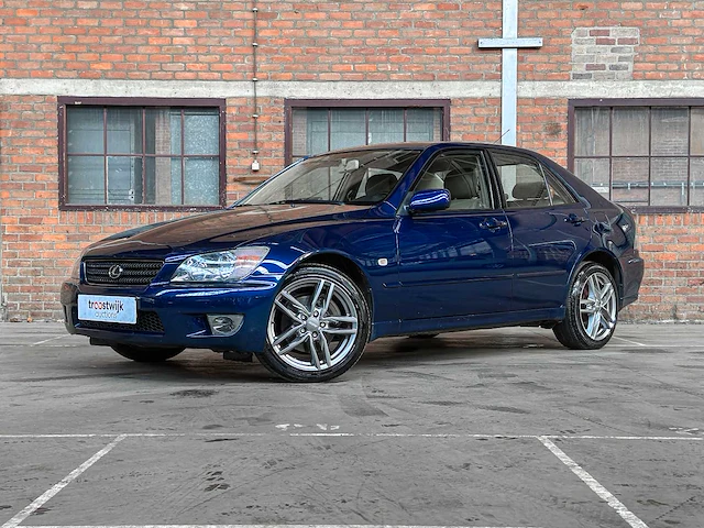 Lexus is 200 business 155pk 2004, 58-pf-jb - afbeelding 1 van  46