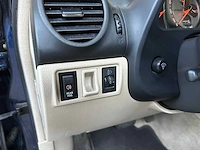 Lexus is 200 business 155pk 2004, 58-pf-jb - afbeelding 15 van  46