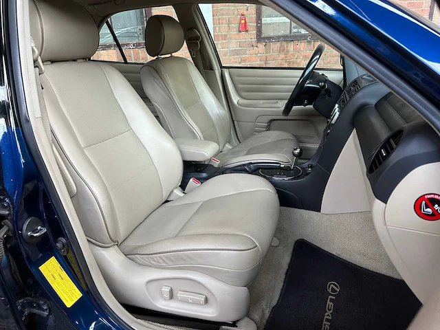 Lexus is 200 business 155pk 2004, 58-pf-jb - afbeelding 36 van  46