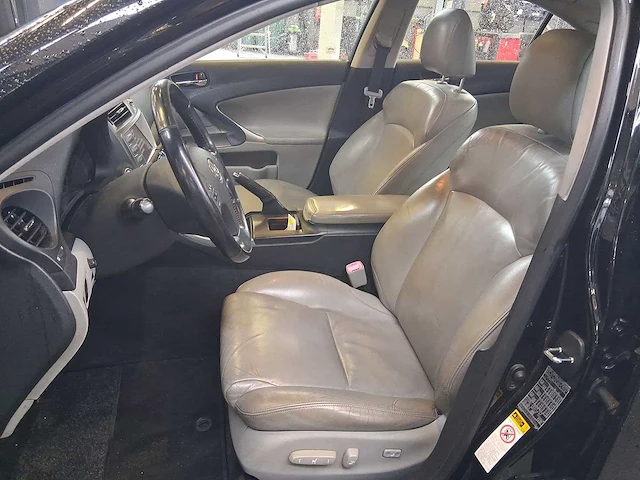 Lexus is 220d business luxury car 2007 | 22-tt-ln - afbeelding 2 van  31