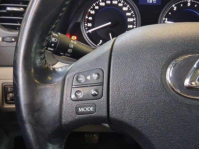Lexus is 220d business luxury car 2007 | 22-tt-ln - afbeelding 11 van  31