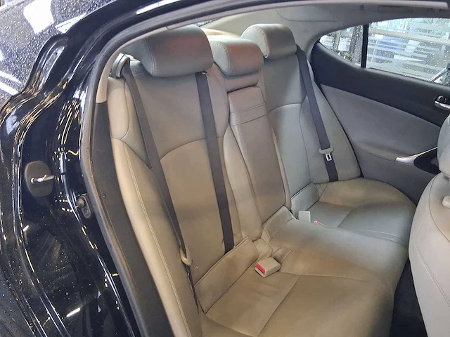 Lexus is 220d business luxury car 2007 | 22-tt-ln - afbeelding 21 van  31