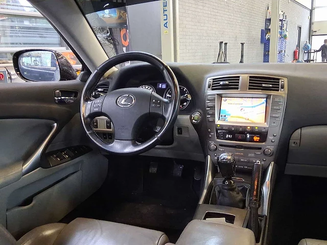Lexus is 220d business luxury car 2007 | 22-tt-ln - afbeelding 22 van  31