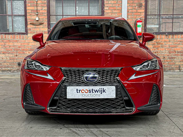 Lexus is 300h hybrid f-sport line 181pk 2017, j-450-fj - afbeelding 2 van  73