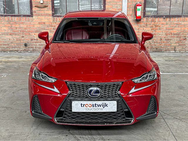 Lexus is 300h hybrid f-sport line 181pk 2017, j-450-fj - afbeelding 3 van  73