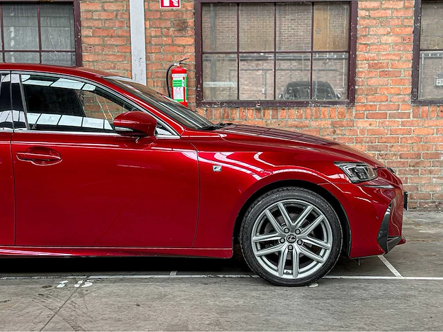 Lexus is 300h hybrid f-sport line 181pk 2017, j-450-fj - afbeelding 11 van  73