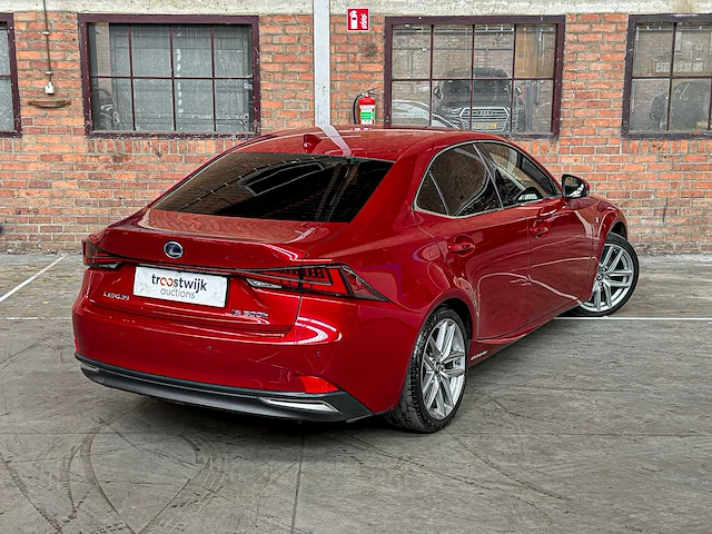 Lexus is 300h hybrid f-sport line 181pk 2017, j-450-fj - afbeelding 16 van  73