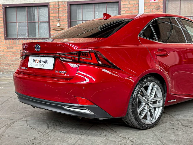 Lexus is 300h hybrid f-sport line 181pk 2017, j-450-fj - afbeelding 17 van  73