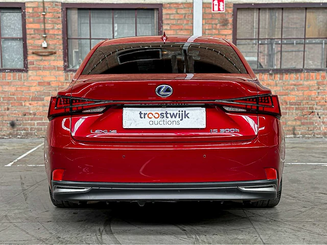 Lexus is 300h hybrid f-sport line 181pk 2017, j-450-fj - afbeelding 20 van  73