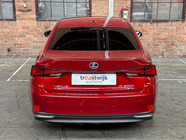 Lexus is 300h hybrid f-sport line 181pk 2017, j-450-fj - afbeelding 21 van  73