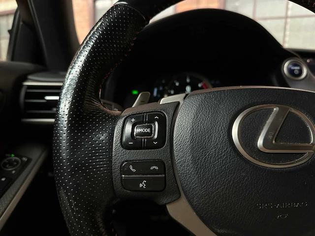 Lexus is 300h hybrid f-sport line 181pk 2017, j-450-fj - afbeelding 37 van  73