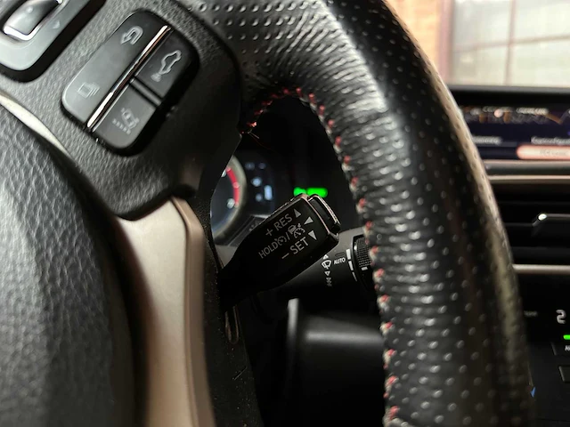 Lexus is 300h hybrid f-sport line 181pk 2017, j-450-fj - afbeelding 39 van  73