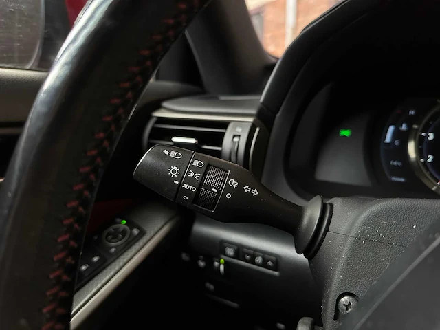 Lexus is 300h hybrid f-sport line 181pk 2017, j-450-fj - afbeelding 41 van  73