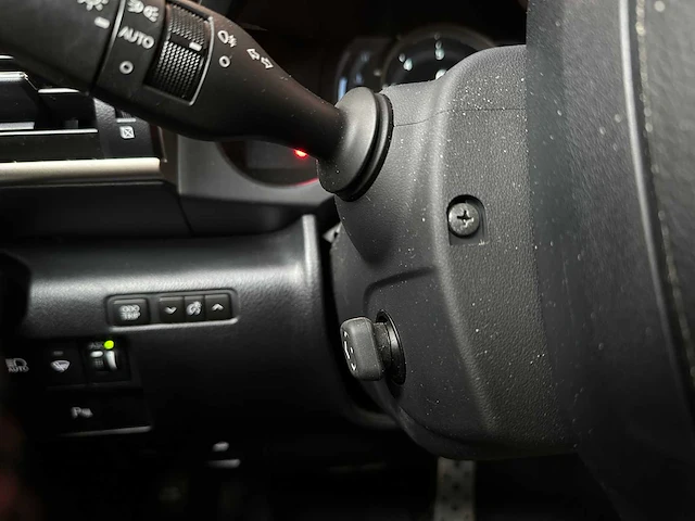 Lexus is 300h hybrid f-sport line 181pk 2017, j-450-fj - afbeelding 42 van  73