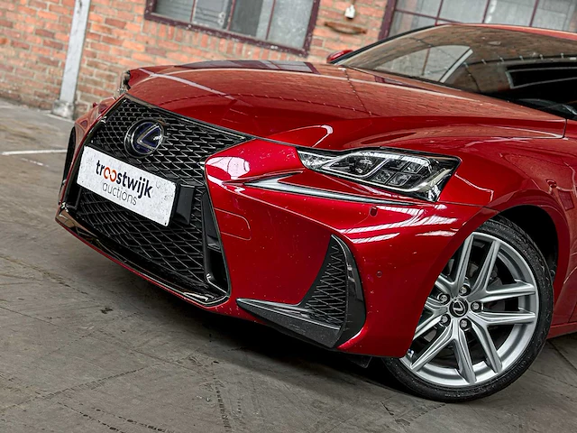 Lexus is 300h hybrid f-sport line 181pk 2017, j-450-fj - afbeelding 34 van  73