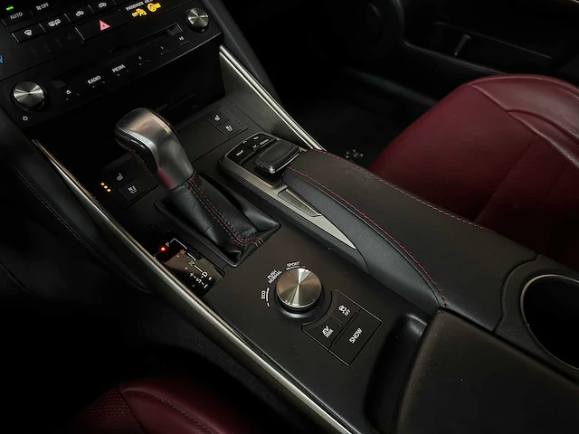 Lexus is 300h hybrid f-sport line 181pk 2017, j-450-fj - afbeelding 46 van  73