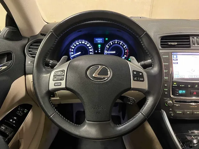 Lexus is cabriolet 250c luxury 208pk 2013 (origineel-nl), 16-zpg-6 - afbeelding 25 van  52