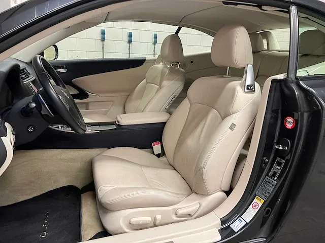 Lexus is cabriolet 250c luxury 208pk 2013 (origineel-nl), 16-zpg-6 - afbeelding 29 van  52