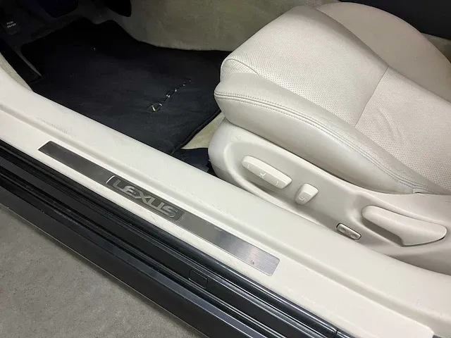 Lexus is cabriolet 250c luxury 208pk 2013 (origineel-nl), 16-zpg-6 - afbeelding 32 van  52