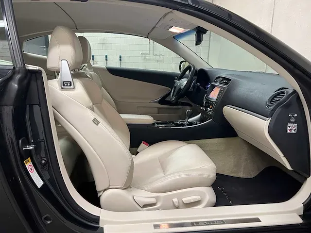 Lexus is cabriolet 250c luxury 208pk 2013 (origineel-nl), 16-zpg-6 - afbeelding 35 van  52