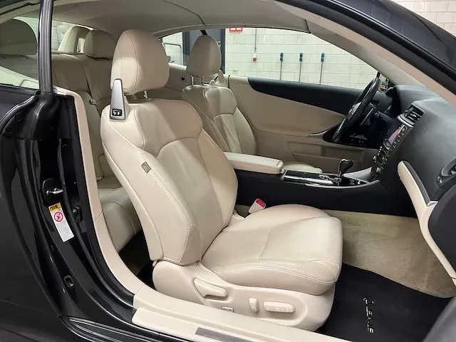 Lexus is cabriolet 250c luxury 208pk 2013 (origineel-nl), 16-zpg-6 - afbeelding 37 van  52