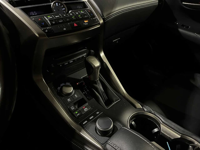 Lexus nx 300h business line pro 155pk 2015, gt-341-z - afbeelding 20 van  42