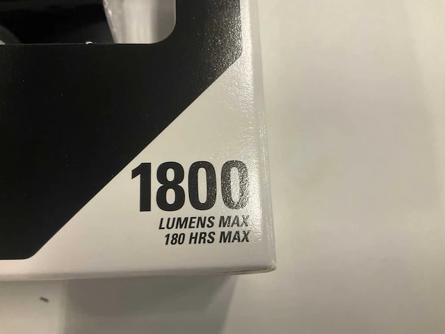 Lezyne superdrive 1800+ smart fietsverlichting - afbeelding 2 van  3