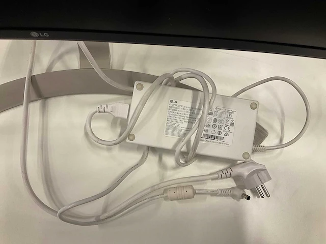 Lg - 38uc99 - ultrawide - afbeelding 2 van  4