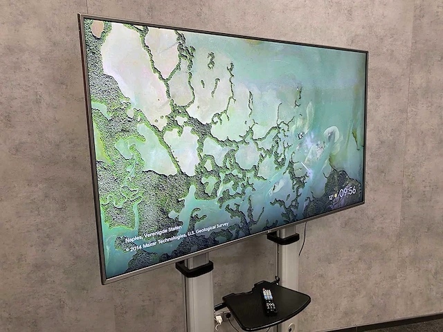Lg - 70" 4k ultra hd monitor op verrijdbaar statief - afbeelding 16 van  17