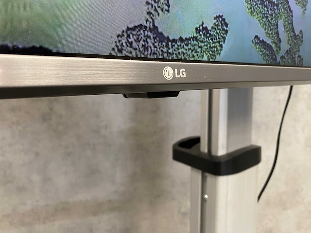 Lg - 70" 4k ultra hd monitor op verrijdbaar statief - afbeelding 17 van  17