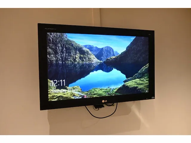 Lg - monitor met hp prodesk - afbeelding 1 van  6