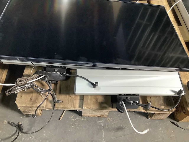 Lg - televisie met plafondarm (2x) - afbeelding 5 van  5