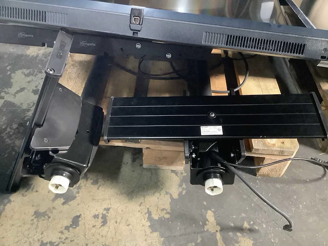 Lg - televisie met plafondarm (2x) - afbeelding 3 van  7