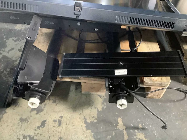 Lg - televisie met plafondarm (2x) - afbeelding 4 van  7