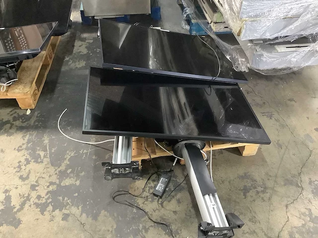 Lg - televisie met plafondarm (2x) - afbeelding 3 van  5