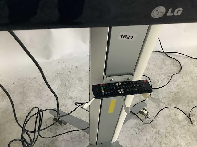 Lg - televisie op verrijdbare standaard - afbeelding 3 van  6