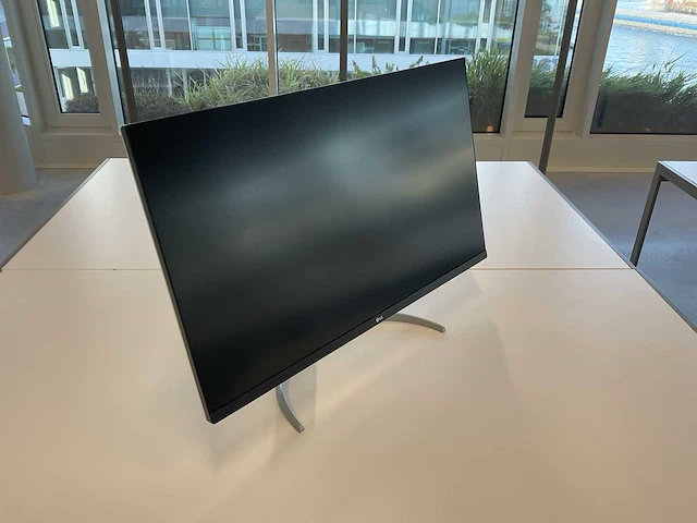 Lg 32up550-w 32” monitor (5x) - afbeelding 2 van  5
