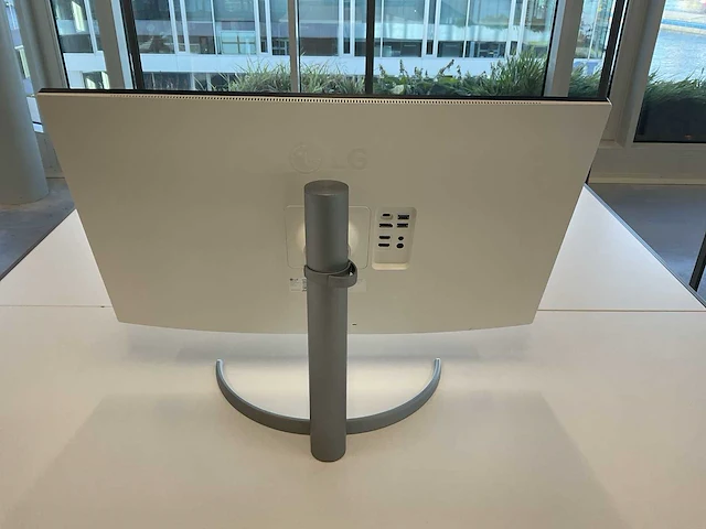 Lg 32up550-w 32” monitor (5x) - afbeelding 3 van  5