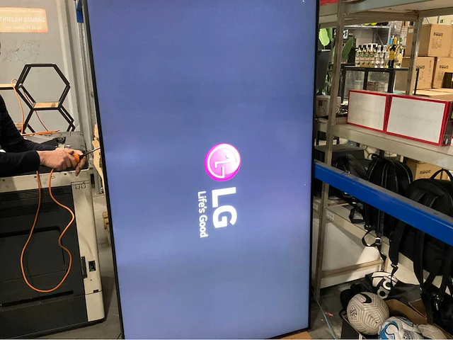 Lg 86uh5e-b televisie - afbeelding 2 van  2