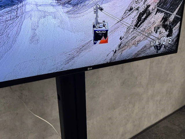 Lg flatron - 47" monitor met verrijdbaar statief - afbeelding 8 van  14